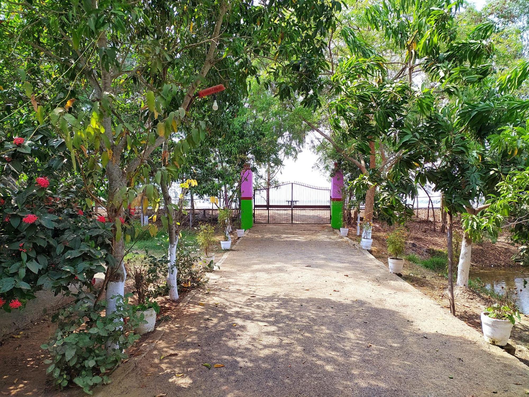 Estuarine Village Resort Sātabhāya Exterior foto