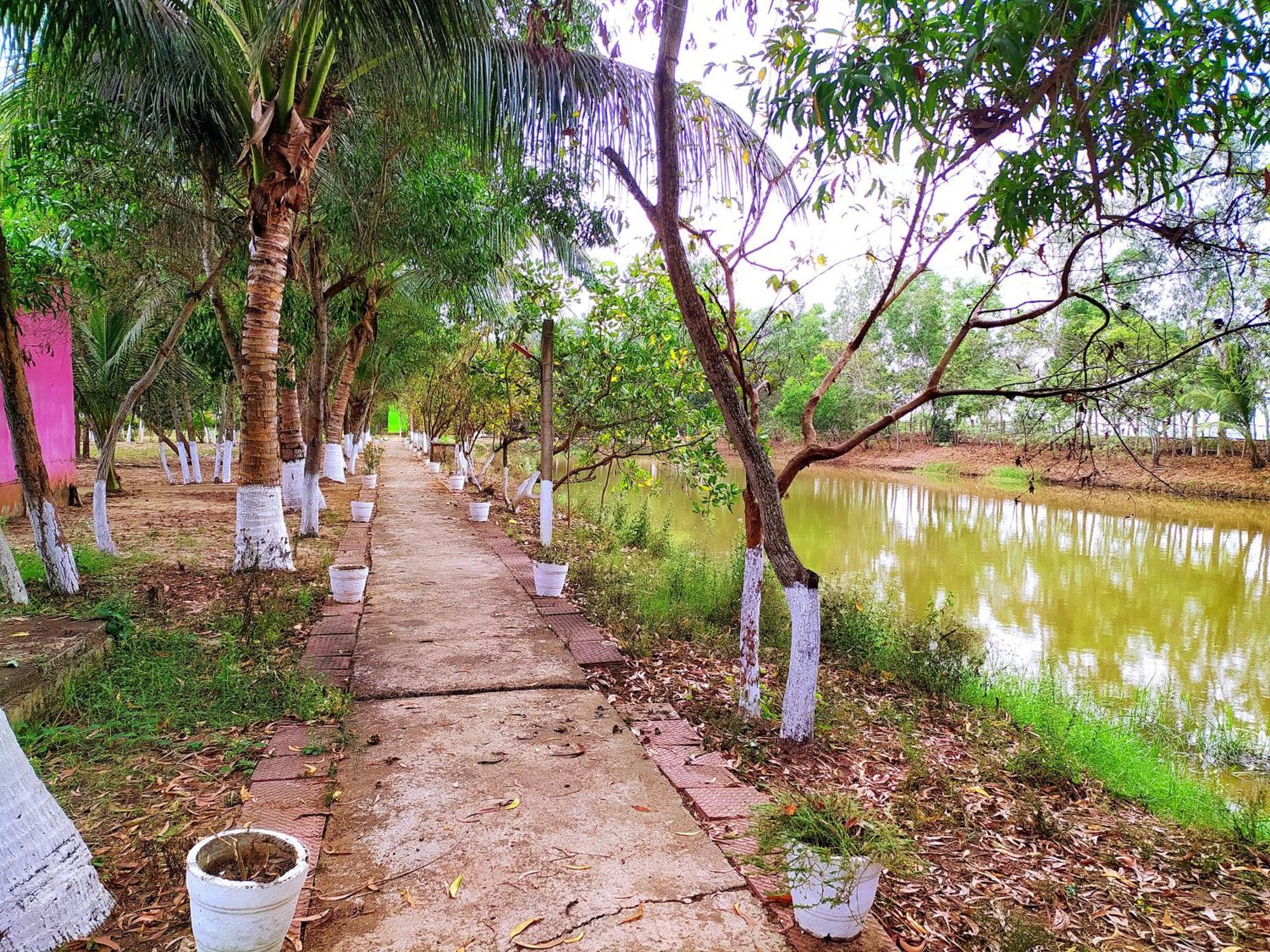 Estuarine Village Resort Sātabhāya Exterior foto