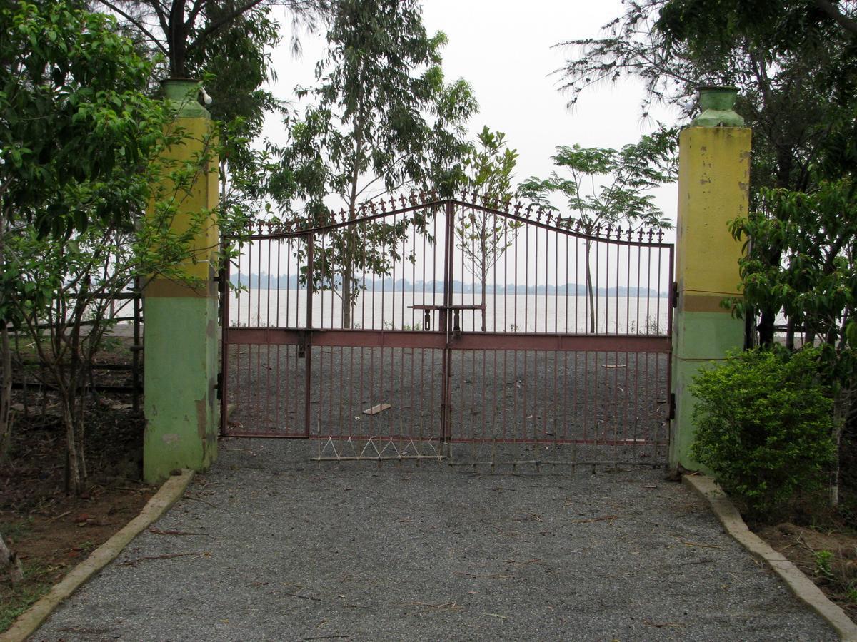 Estuarine Village Resort Sātabhāya Exterior foto